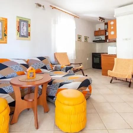 Ferienwohnung Fuer 5 Personen Ca 68 Qm In Privlaka, Dalmatien Norddalmatien