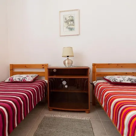 Appartement Ferienwohnung Fuer 5 Personen Ca 68 Qm In Privlaka, Dalmatien Norddalmatien *
