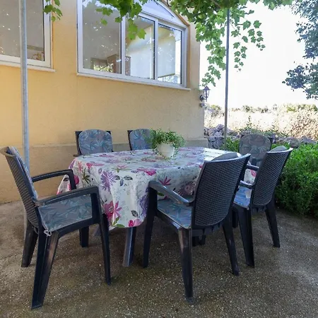 Appartement Ferienwohnung Fuer 5 Personen Ca 68 Qm In Privlaka, Dalmatien Norddalmatien *